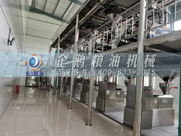 河南省農(nóng)業(yè)廳專(zhuān)家驗(yàn)收小組對(duì)蘭考花生基地及特香型花生油加工設(shè)備進(jìn)行綠色食品加工認(rèn)證驗(yàn)收(圖6) 河南省農(nóng)業(yè)廳專(zhuān)家驗(yàn)收小組對(duì)蘭考花生基地及特香型花生油加工設(shè)備進(jìn)行綠色食品加工認(rèn)證驗(yàn)收(圖6)