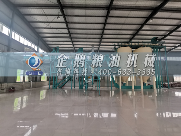 河南省農(nóng)業(yè)廳專(zhuān)家驗(yàn)收小組對(duì)蘭考花生基地及特香型花生油加工設(shè)備進(jìn)行綠色食品加工認(rèn)證驗(yàn)收(圖7) 河南省農(nóng)業(yè)廳專(zhuān)家驗(yàn)收小組對(duì)蘭考花生基地及特香型花生油加工設(shè)備進(jìn)行綠色食品加工認(rèn)證驗(yàn)收(圖7)